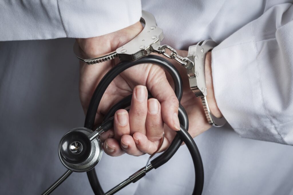 عقوبة الخطأ الطبي في السعودية